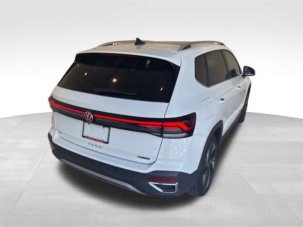 Used 2025 Volkswagen Taos SE w/ Panoramic Sunroof Package image 6