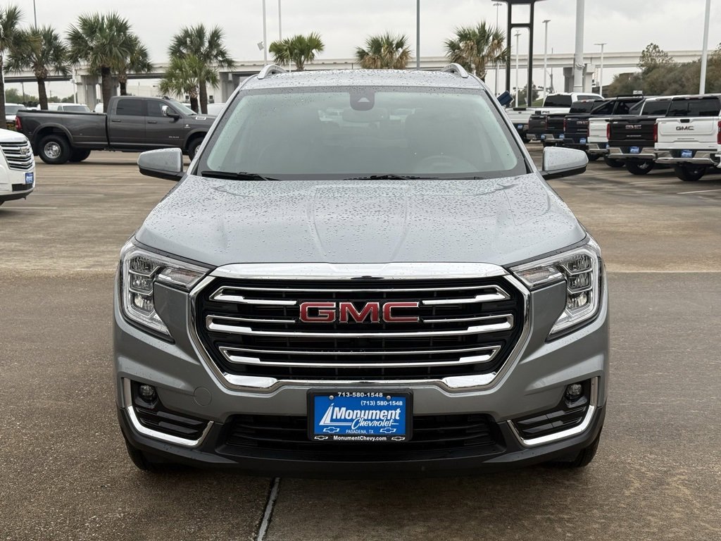 Used 2024 GMC Terrain SLT image 3