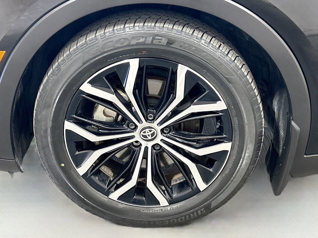 Used 2023 Toyota Crown XLE image 28