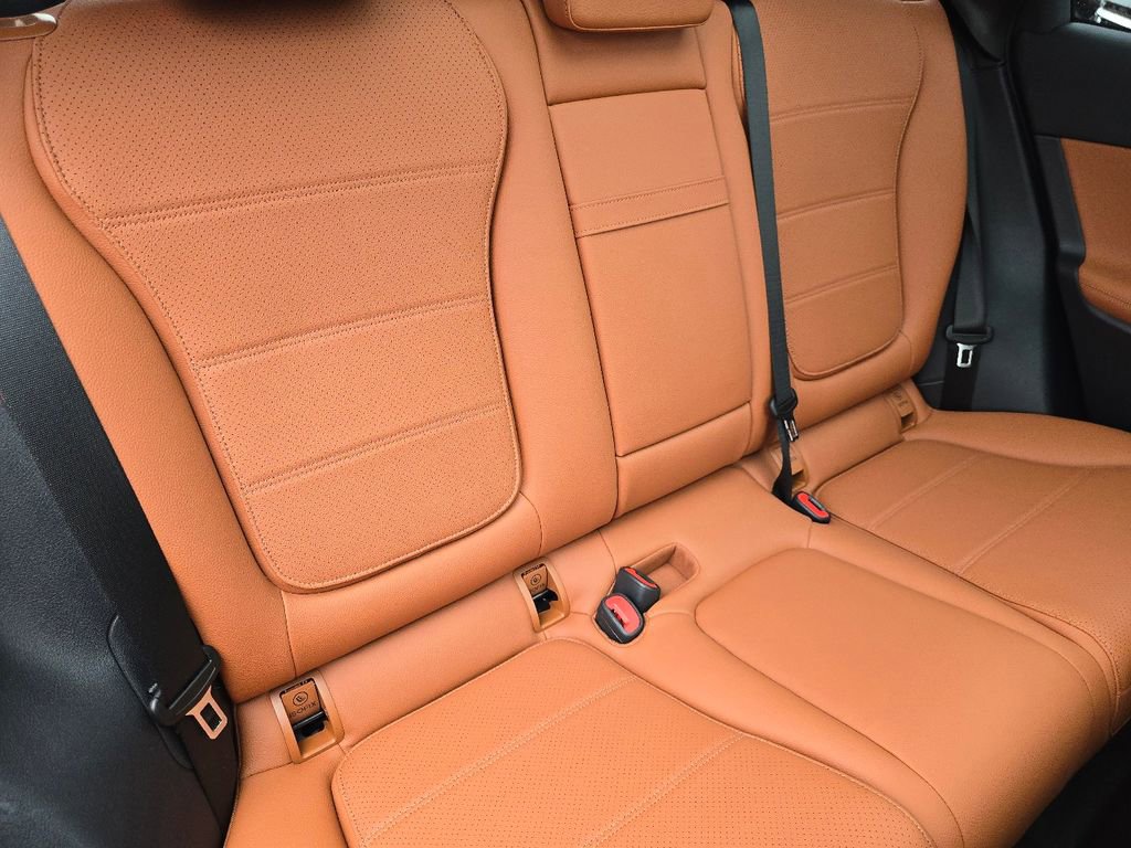 Used 2025 Mercedes-Benz GLC 300 4MATIC image 22