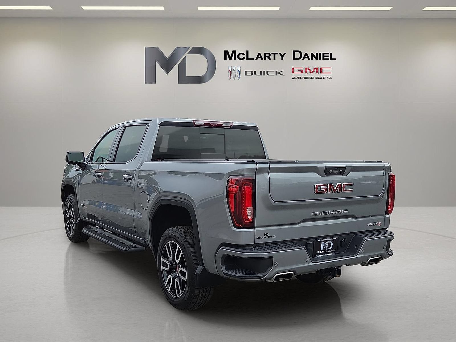 Certified 2024 GMC Sierra 1500 AT4 w/ Technology Package AWD/4WD image 13