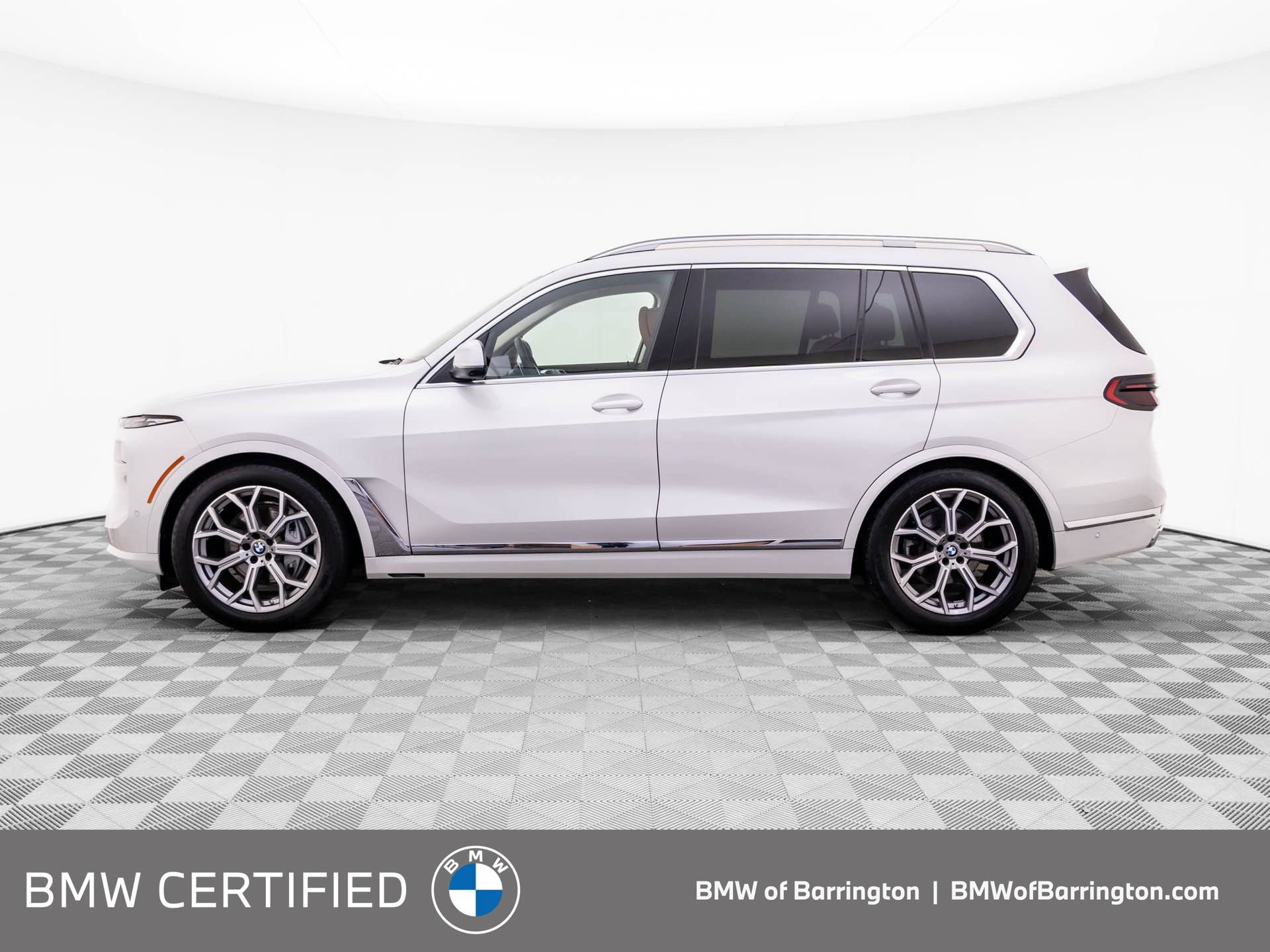 Certified 2025 BMW X7 xDrive40i w/ Premium Package AWD/4WD image 2