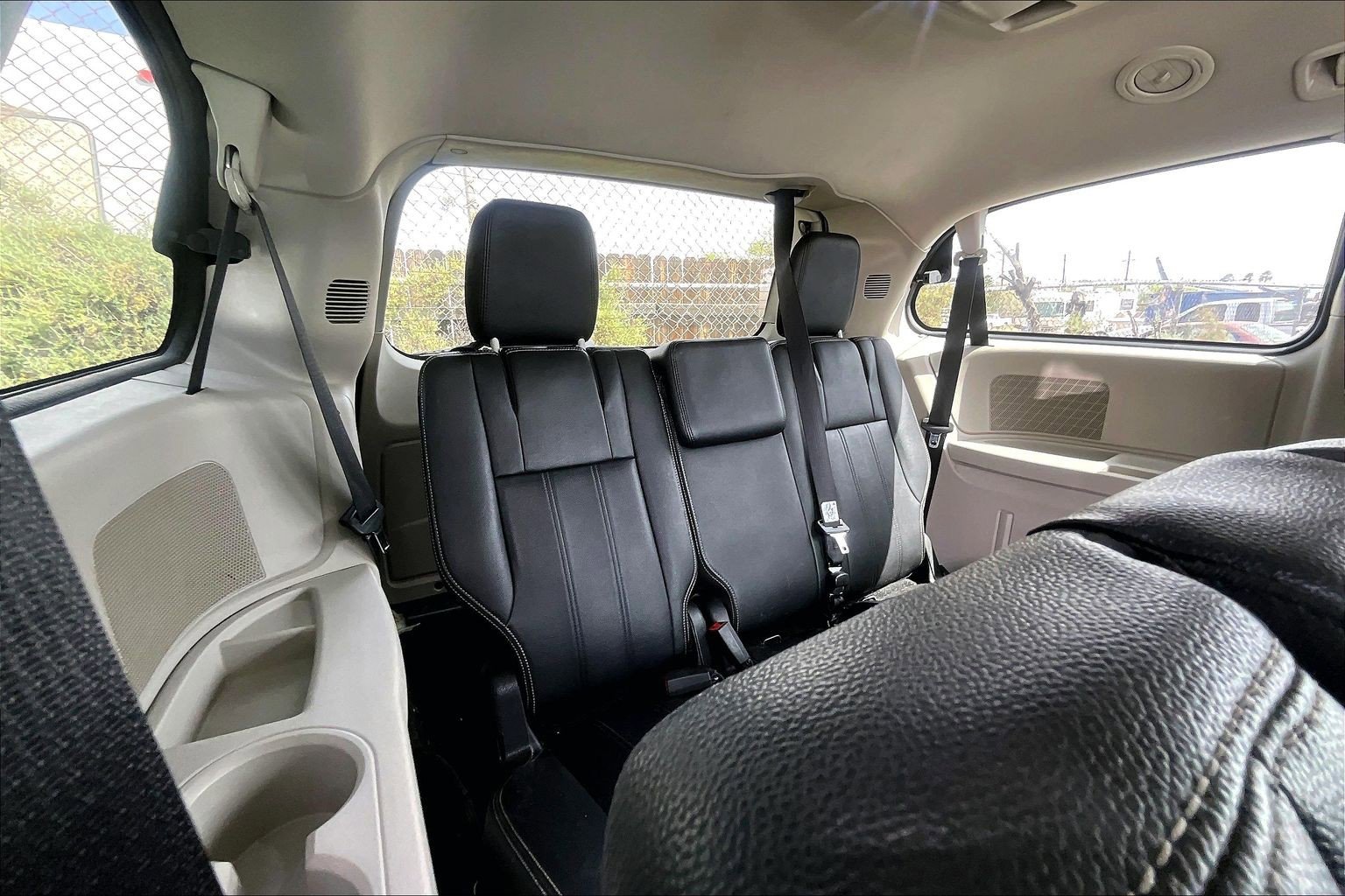 Used 2014 Chrysler Town & Country Touring image 18