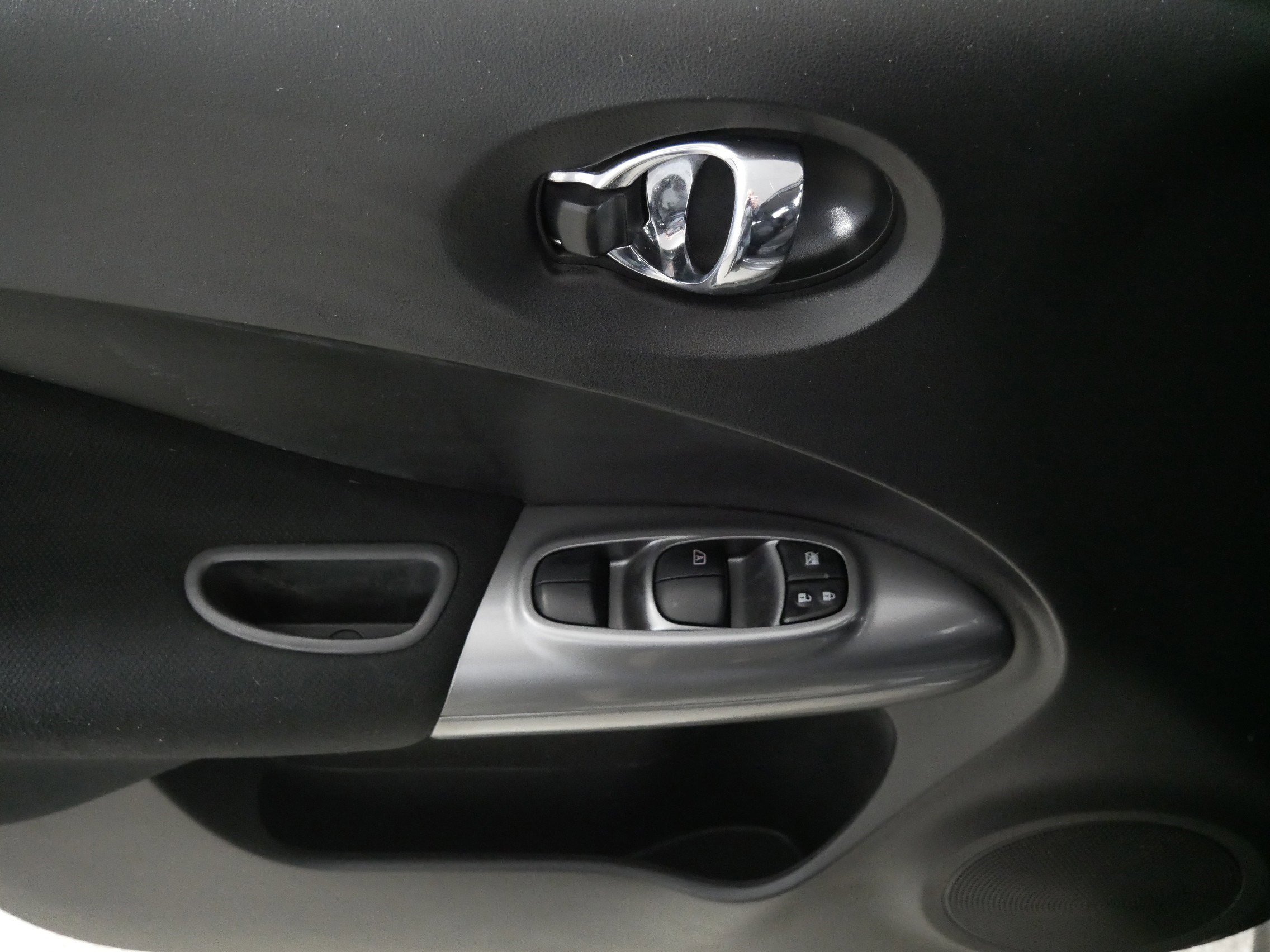 Used 2015 Nissan Juke S image 19