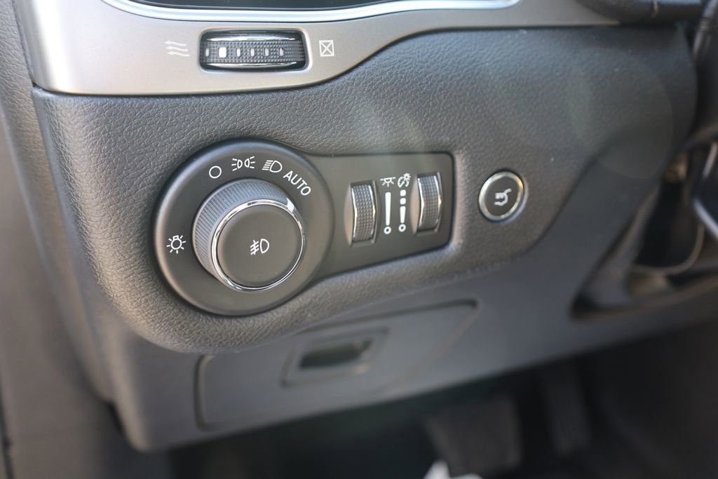 Used 2020 Jeep Cherokee High Altitude image 15