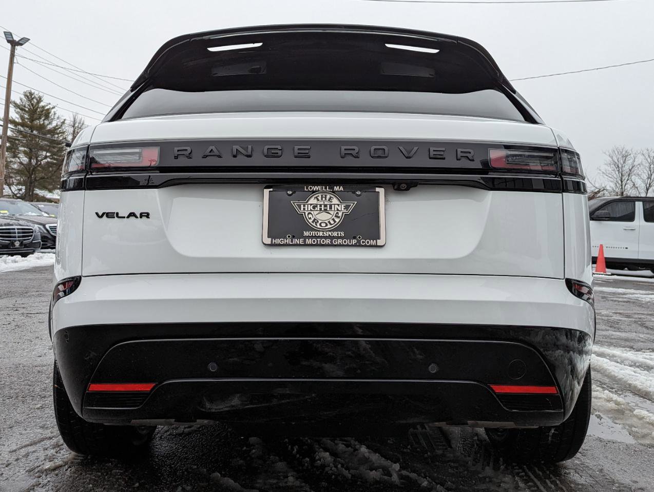 Used 2025 Land Rover Range Rover Velar Dynamic SE image 4