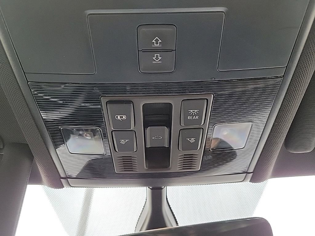 Used 2019 Volkswagen Tiguan SEL R-Line image 36