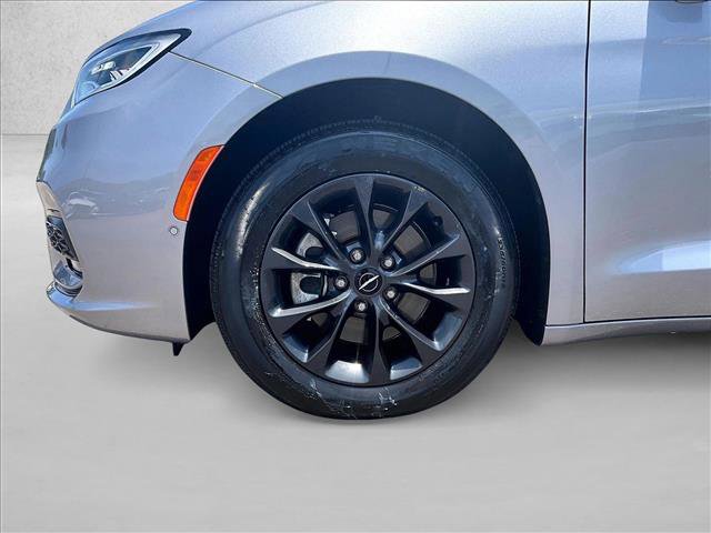 Used 2021 Chrysler Pacifica Touring-L w/ Premium & Safety Sphere Group FWD image 10