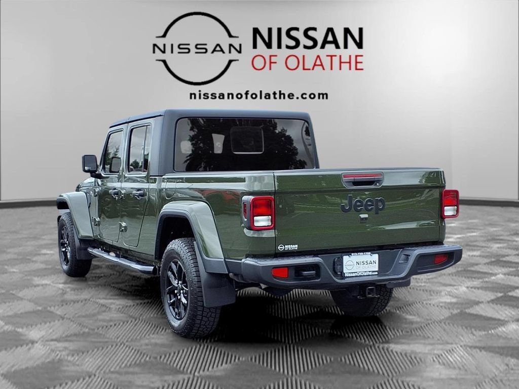 Used 2022 Jeep Gladiator Sport AWD/4WD image 3