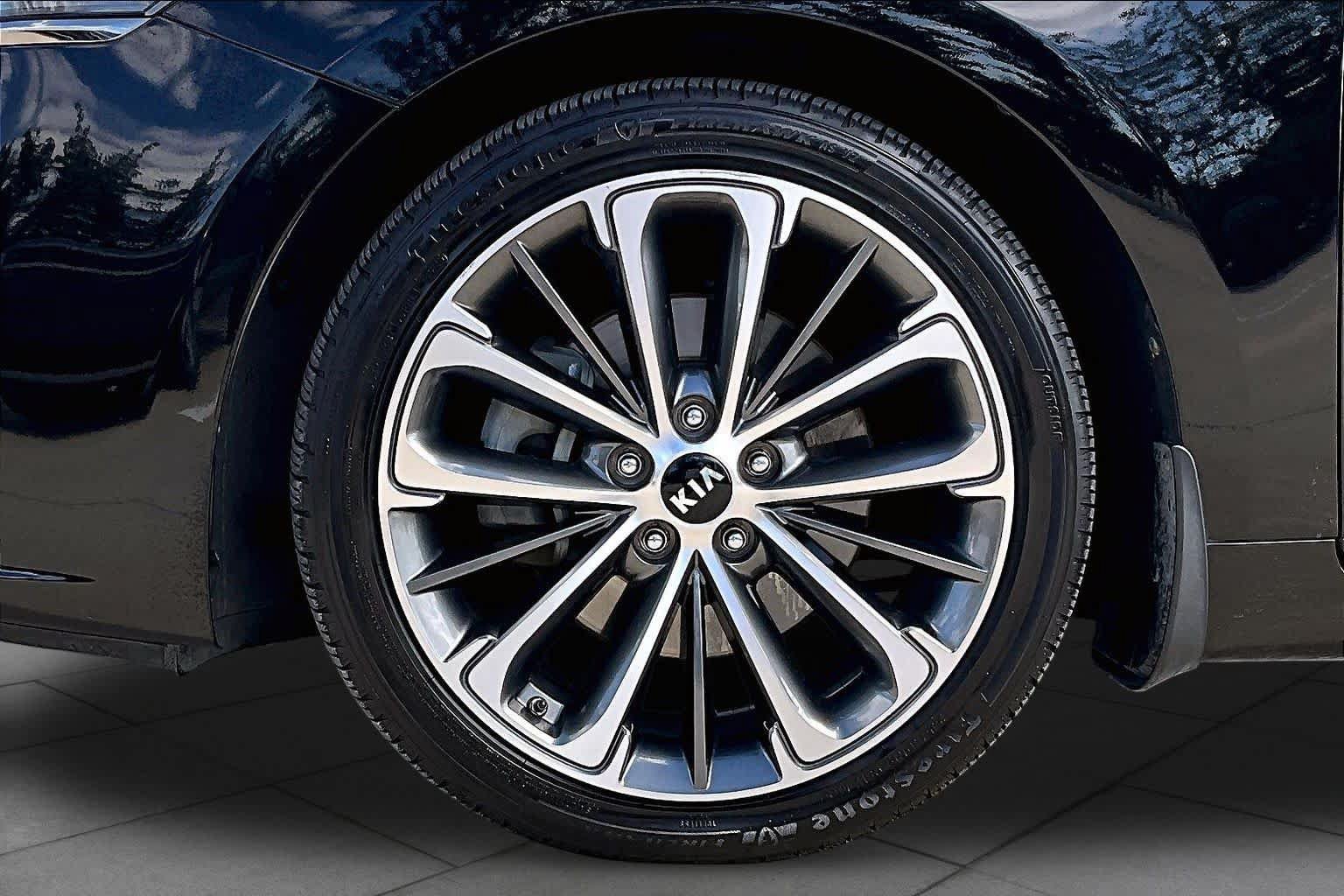 Used 2019 Kia Cadenza Technology FWD image 11