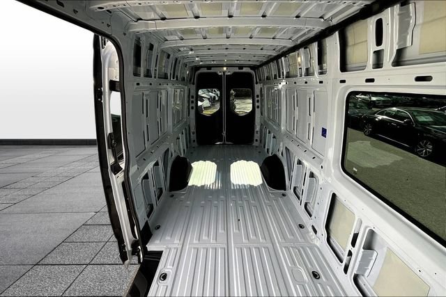 Used 2024 Mercedes-Benz Sprinter 2500 image 13