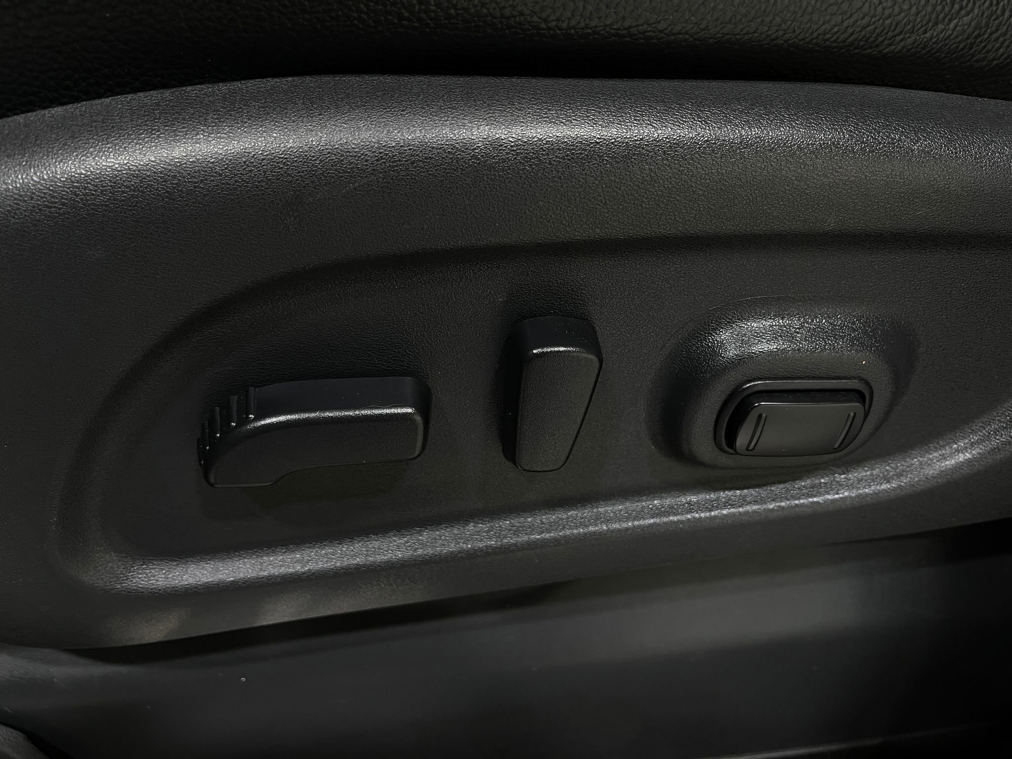 Used 2017 Nissan Titan SL w/ Chrome Package image 16