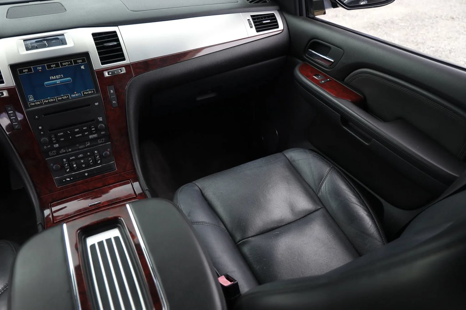 Used 2007 Cadillac Escalade EXT w/ Information Package AWD/4WD image 14