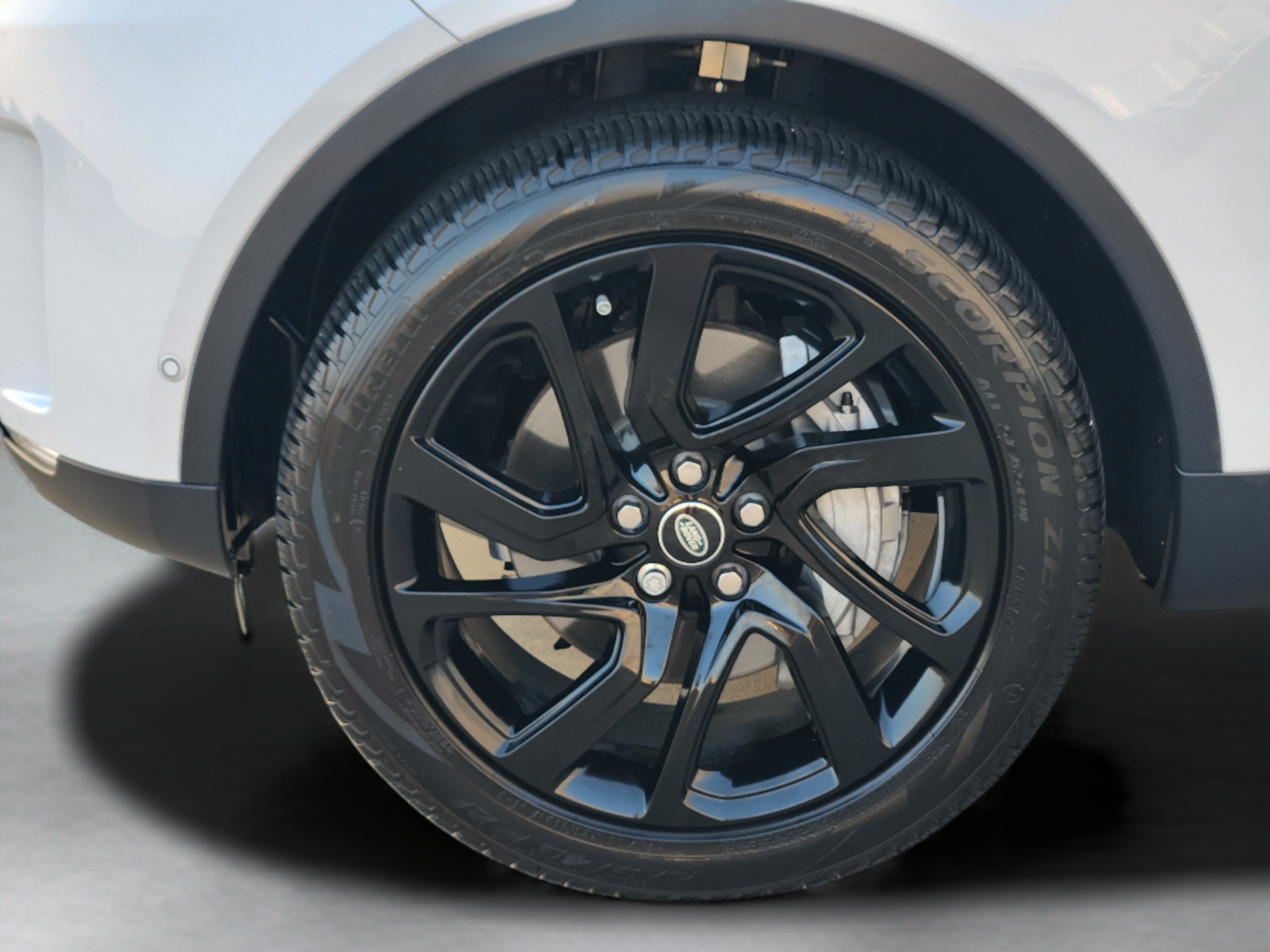Certified 2025 Land Rover Discovery S AWD/4WD image 34
