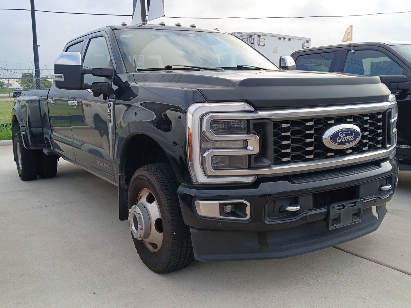 Used 2024 Ford F350 Platinum AWD/4WD image 7