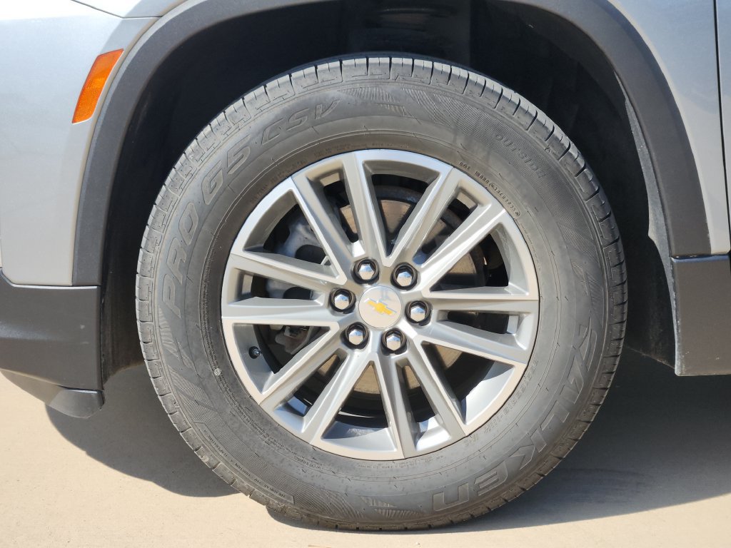 Used 2023 Chevrolet Traverse LT FWD image 10