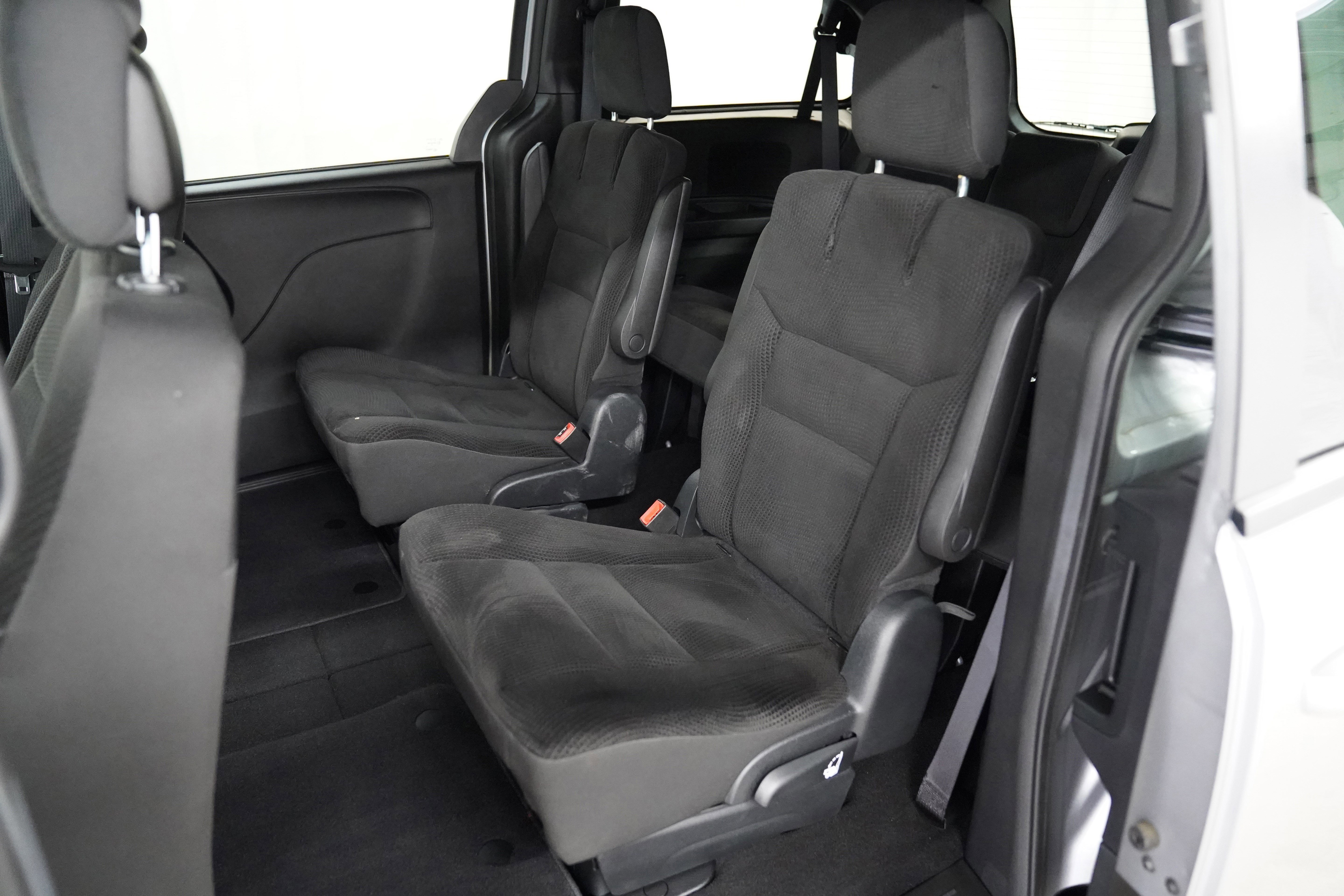 Used 2019 Dodge Grand Caravan SE FWD image 4