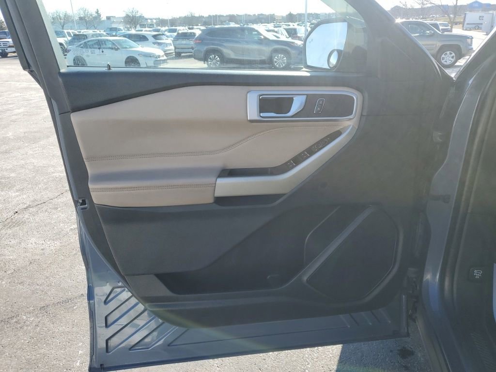 Used 2021 Ford Explorer XLT w/ Equipment Group 202A image 23