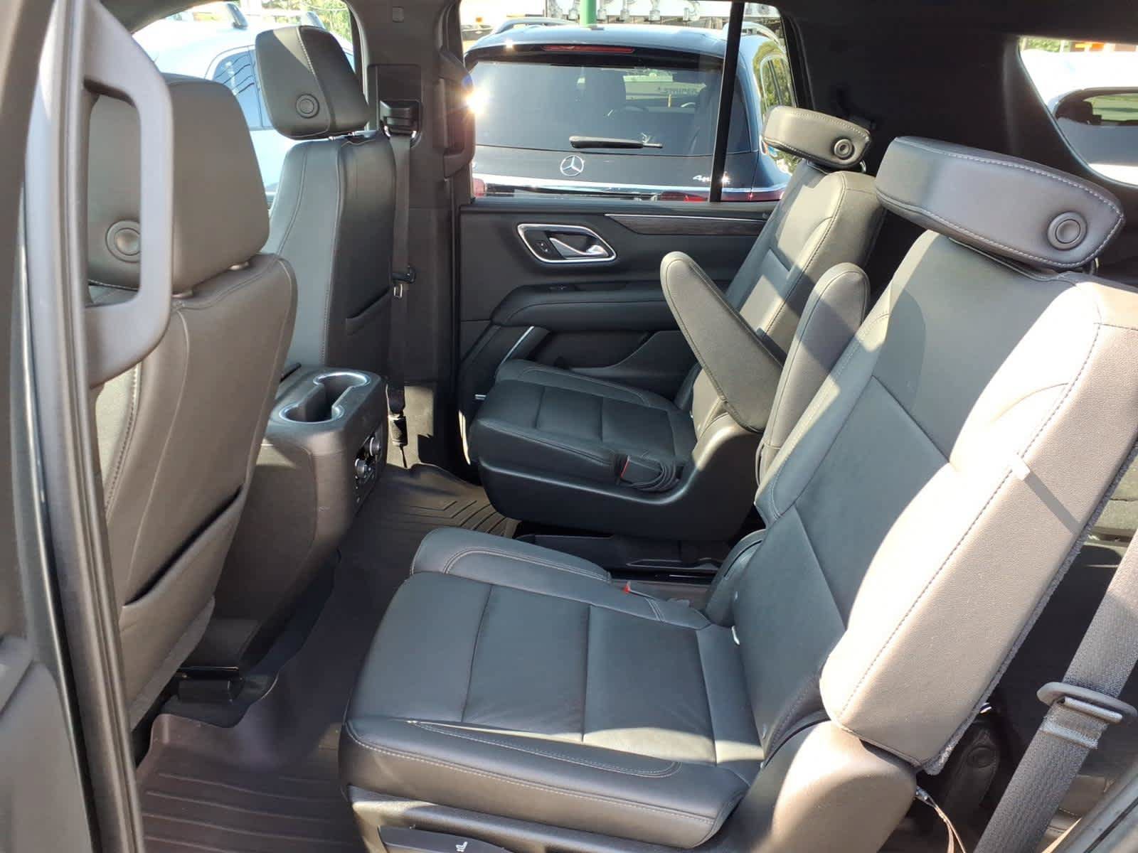 Used 2021 Chevrolet Tahoe Z71 w/ Luxury Package AWD/4WD image 11