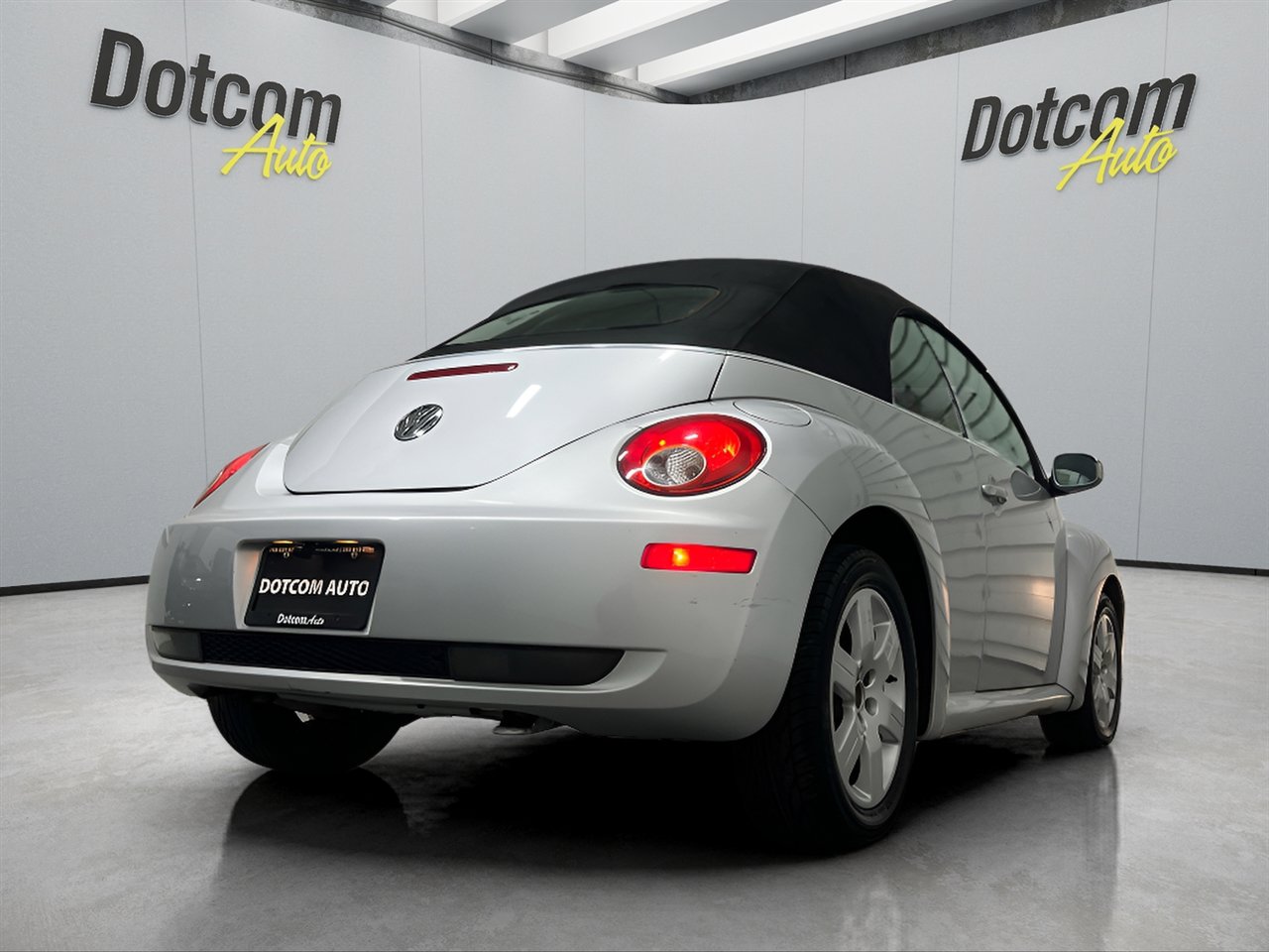 Used 2007 Volkswagen Beetle Convertible w/ Package 1 image 12