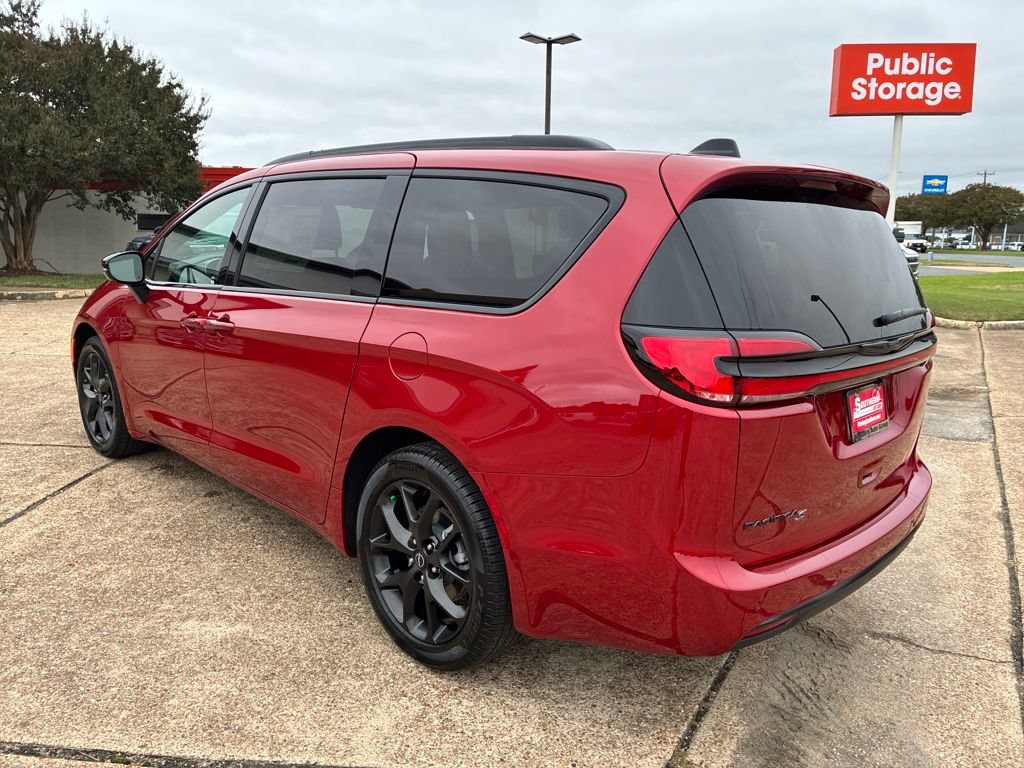 New 2026 Chrysler Pacifica Select w/ S Appearance Package FWD video 3