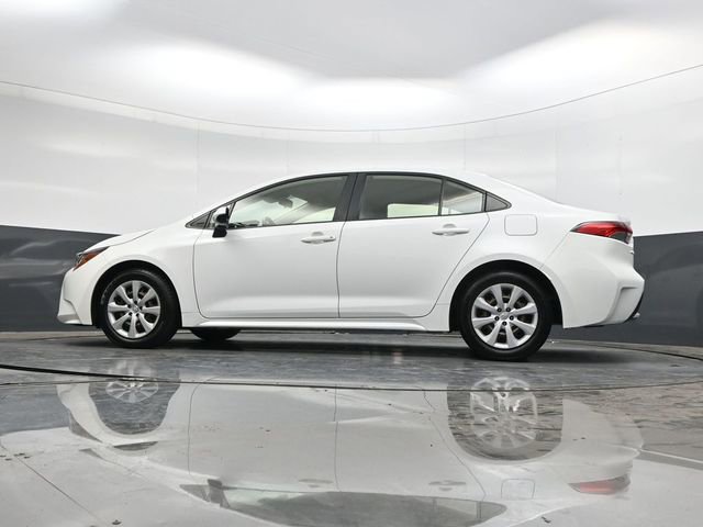 Used 2021 Toyota Corolla LE image 30