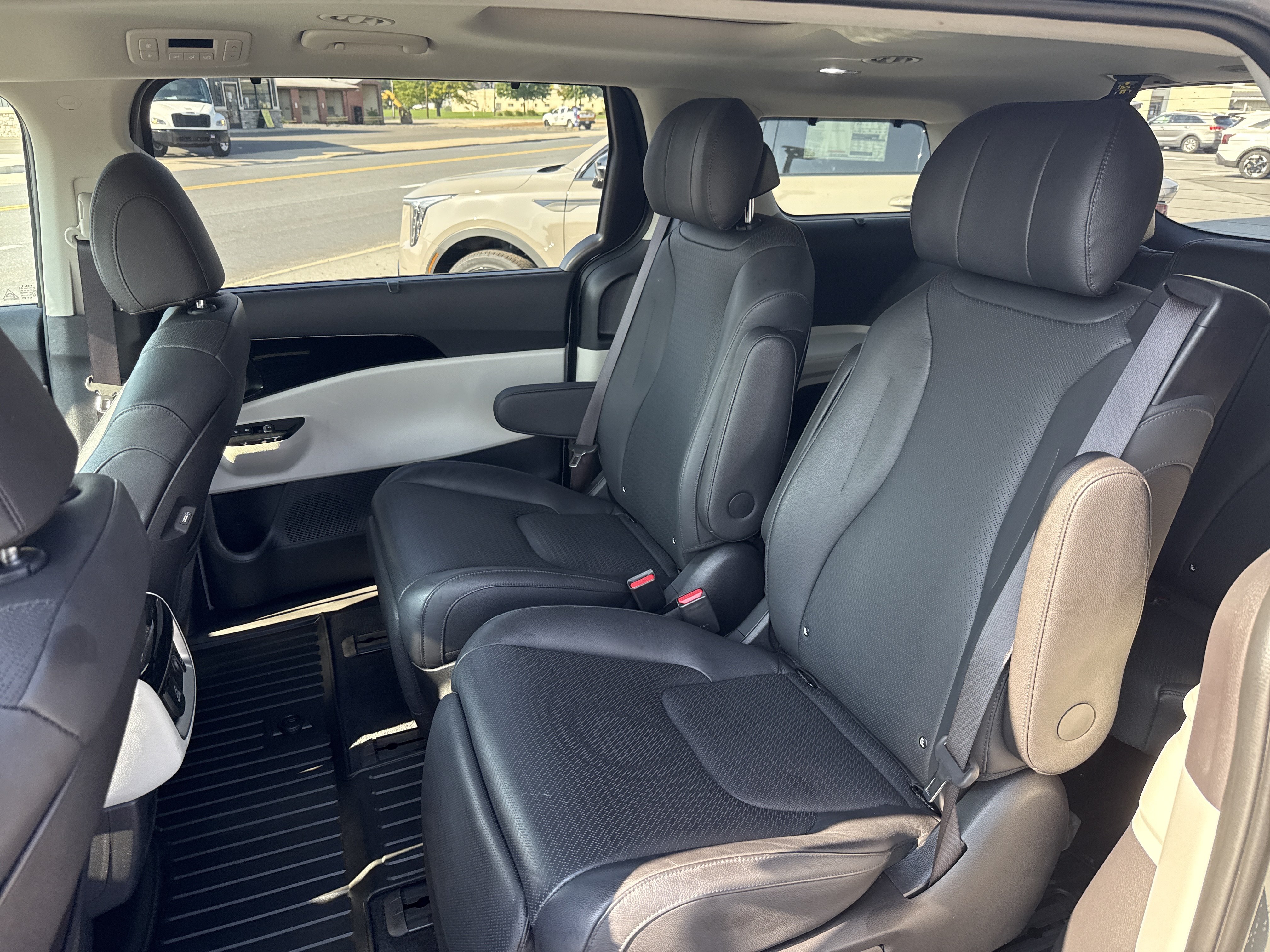 Certified 2024 Kia Carnival SX Prestige FWD image 13