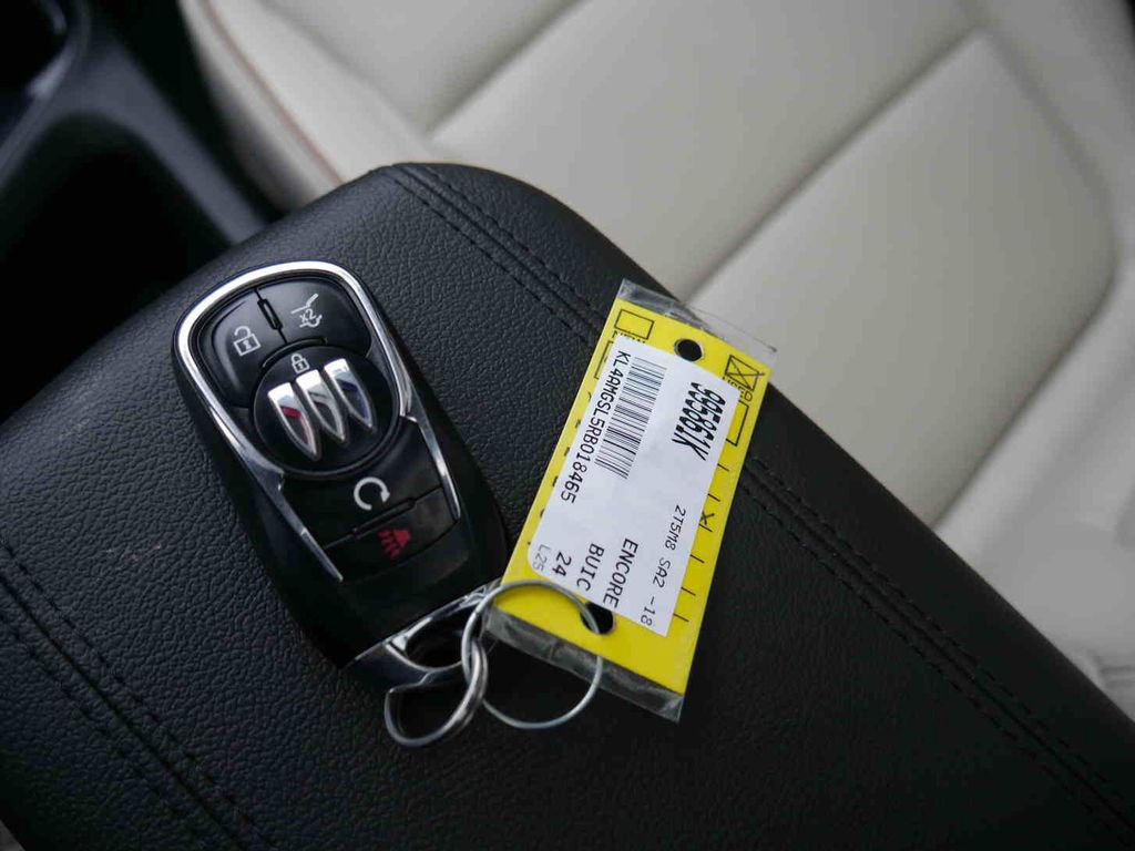 Used 2024 Buick Encore GX Avenir w/ Avenir Technology Package image 31