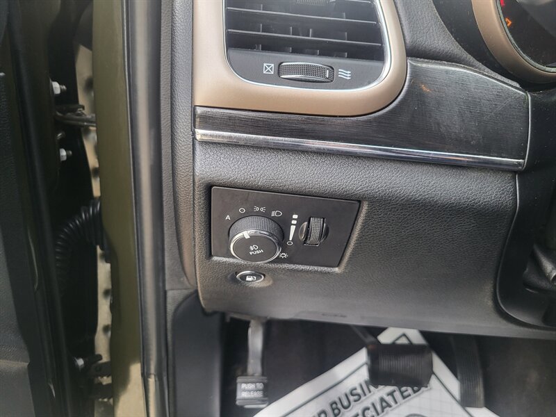 Used 2016 Jeep Grand Cherokee Limited 75th Anniversary AWD/4WD image 19