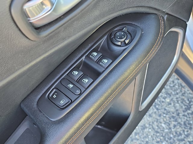 Used 2018 Jeep Compass Limited w/ Safe & Security Group AWD/4WD image 15