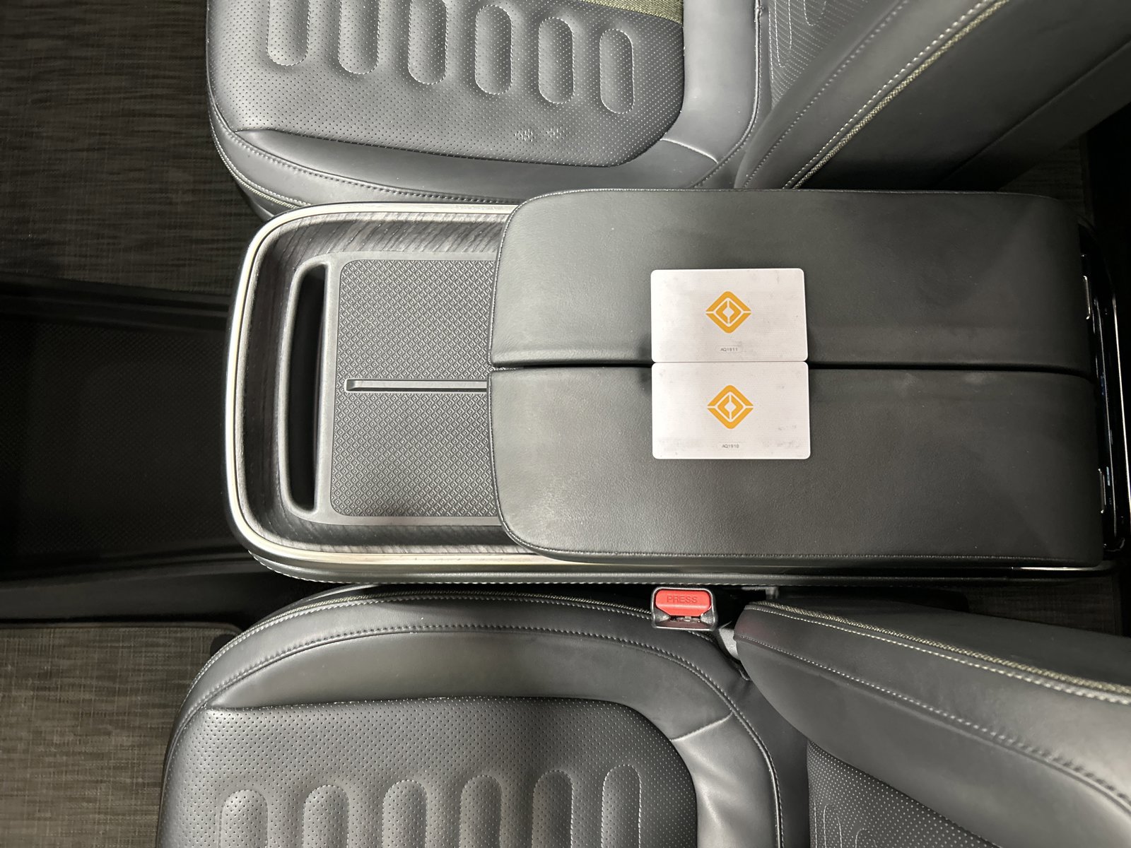 Used 2024 Rivian R1S Adventure image 31