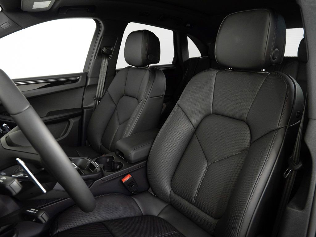 New 2026 Porsche Macan image 5