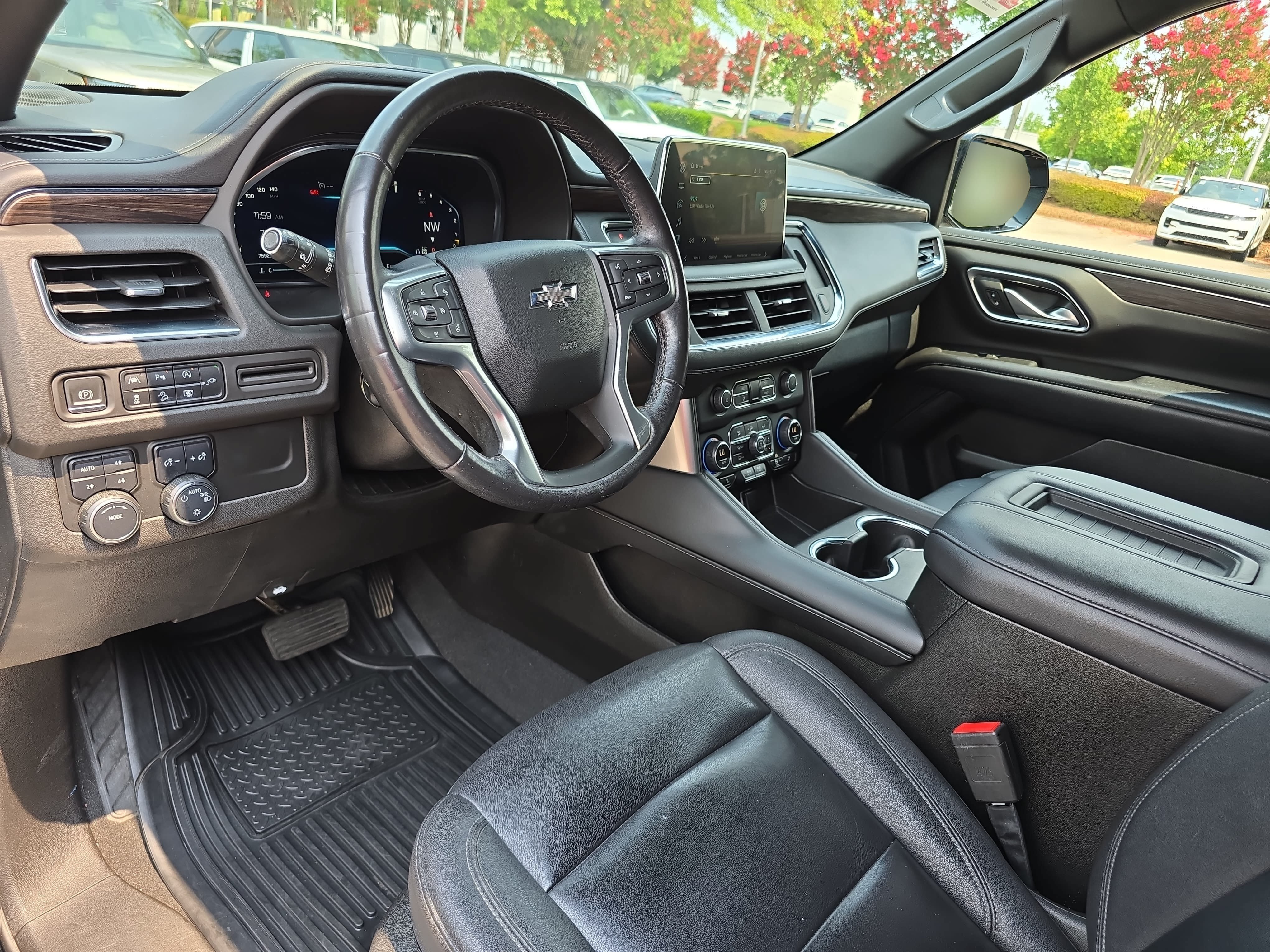 Used 2022 Chevrolet Tahoe Z71 w/ Luxury Package AWD/4WD image 17