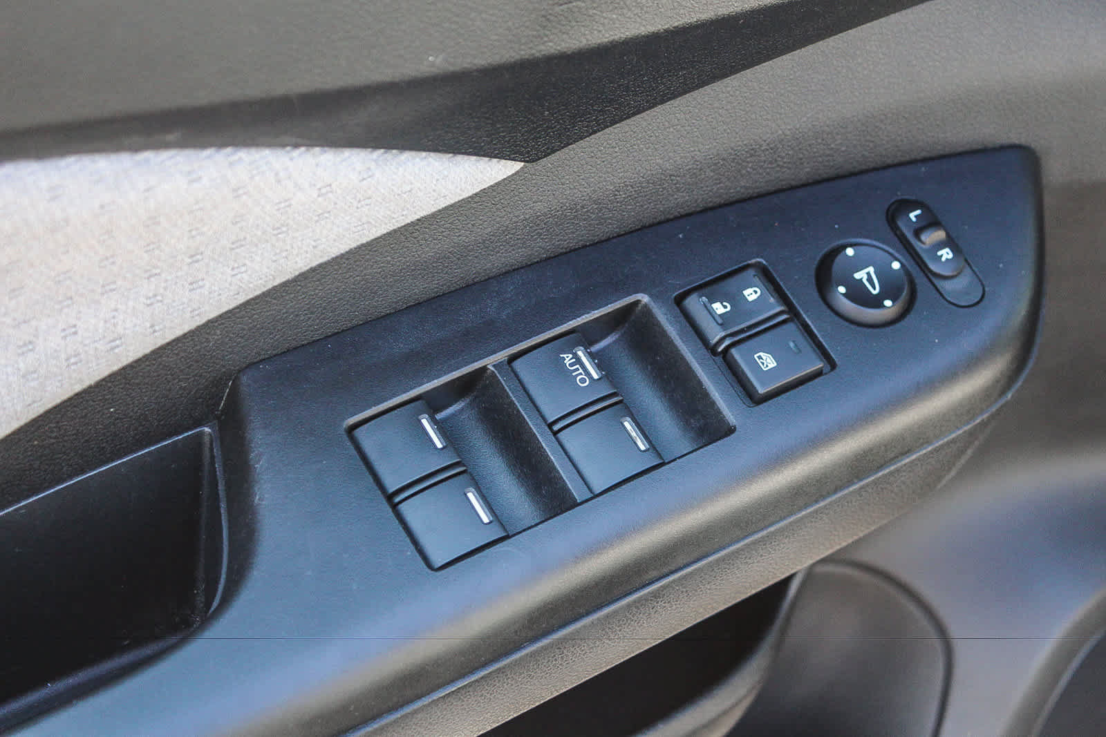 Used 2015 Honda CR-V EX image 26
