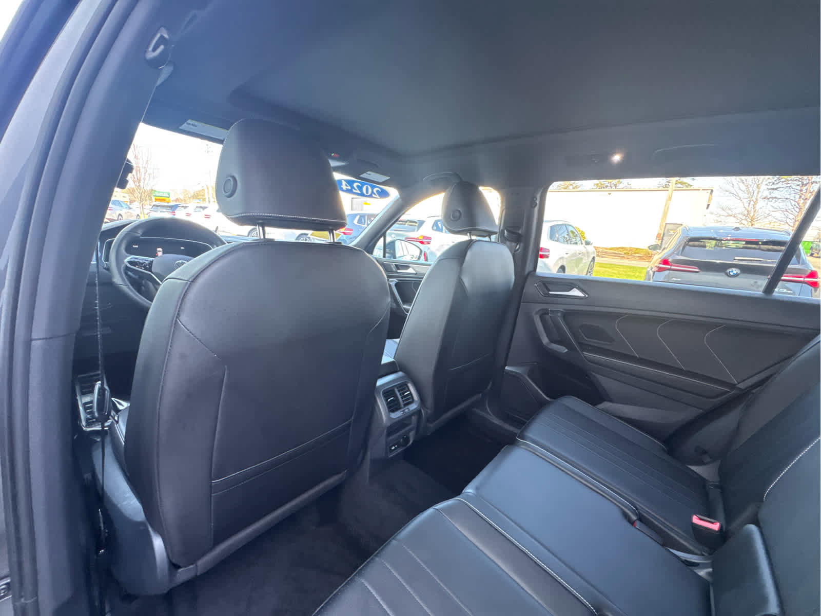 Used 2024 Volkswagen Tiguan SE R-Line image 14