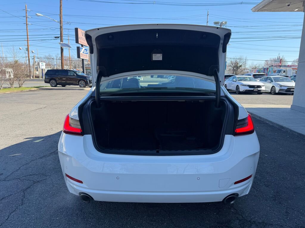 Used 2023 BMW 330i xDrive Sedan w/ Premium Package image 27