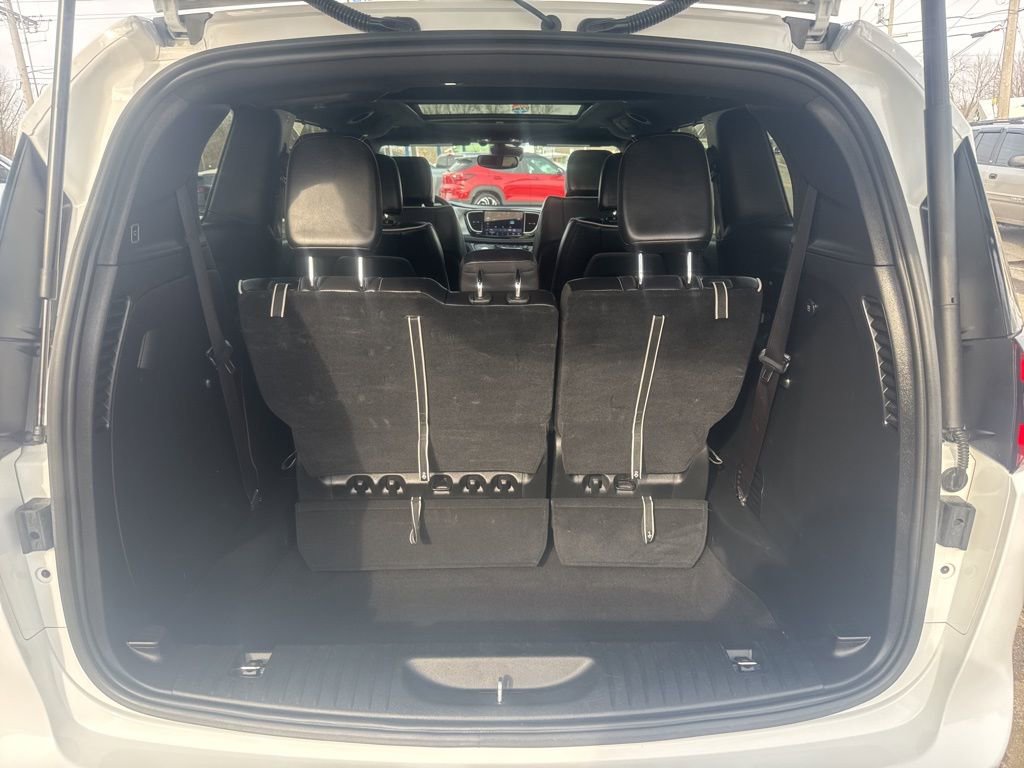 Used 2025 Chrysler Pacifica Limited FWD image 16