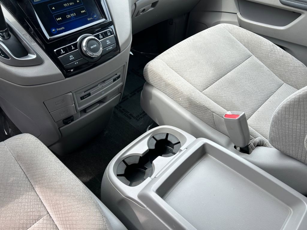 Used 2016 Honda Odyssey SE image 18