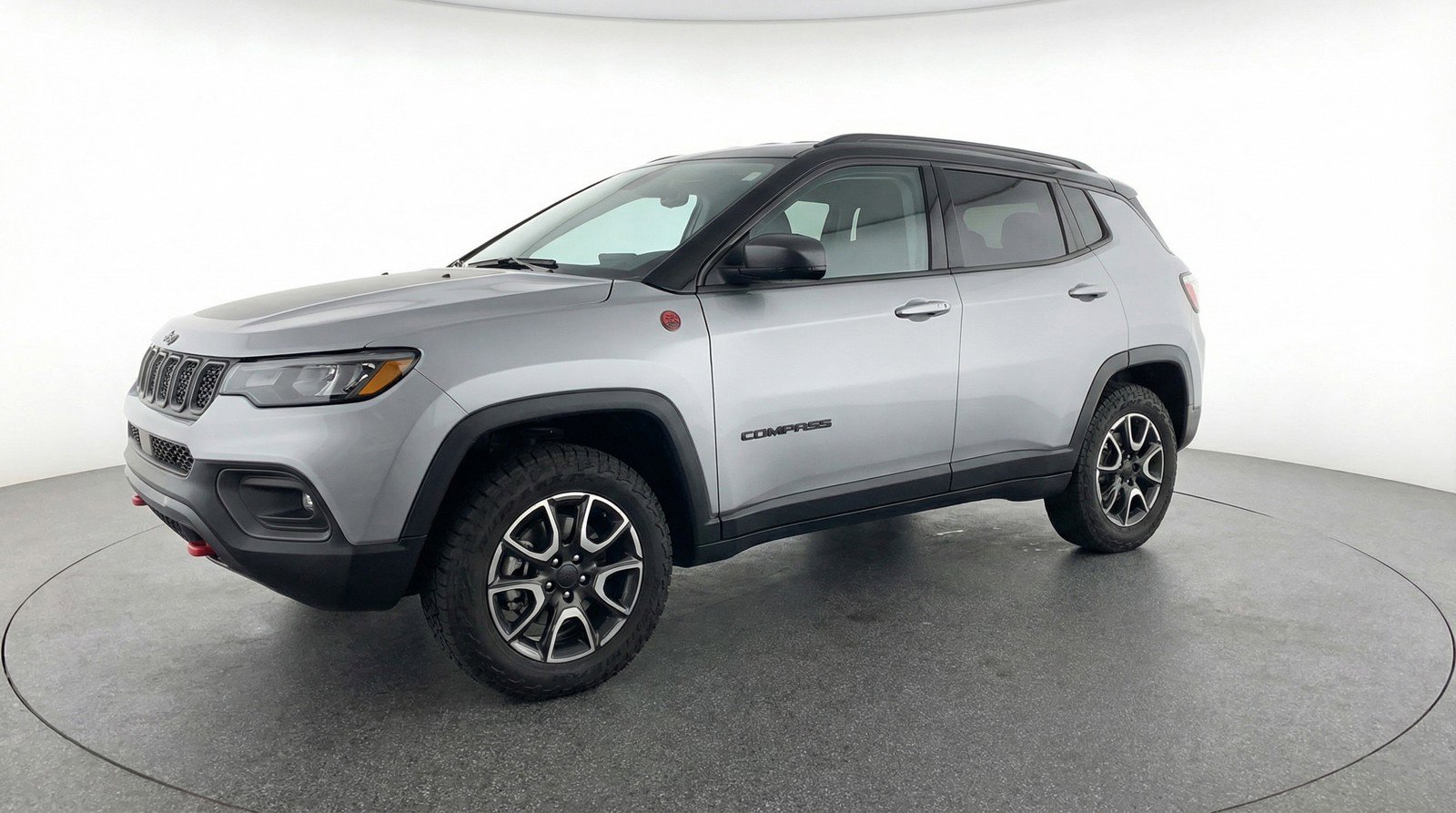 Used 2025 Jeep Compass Trailhawk image 3