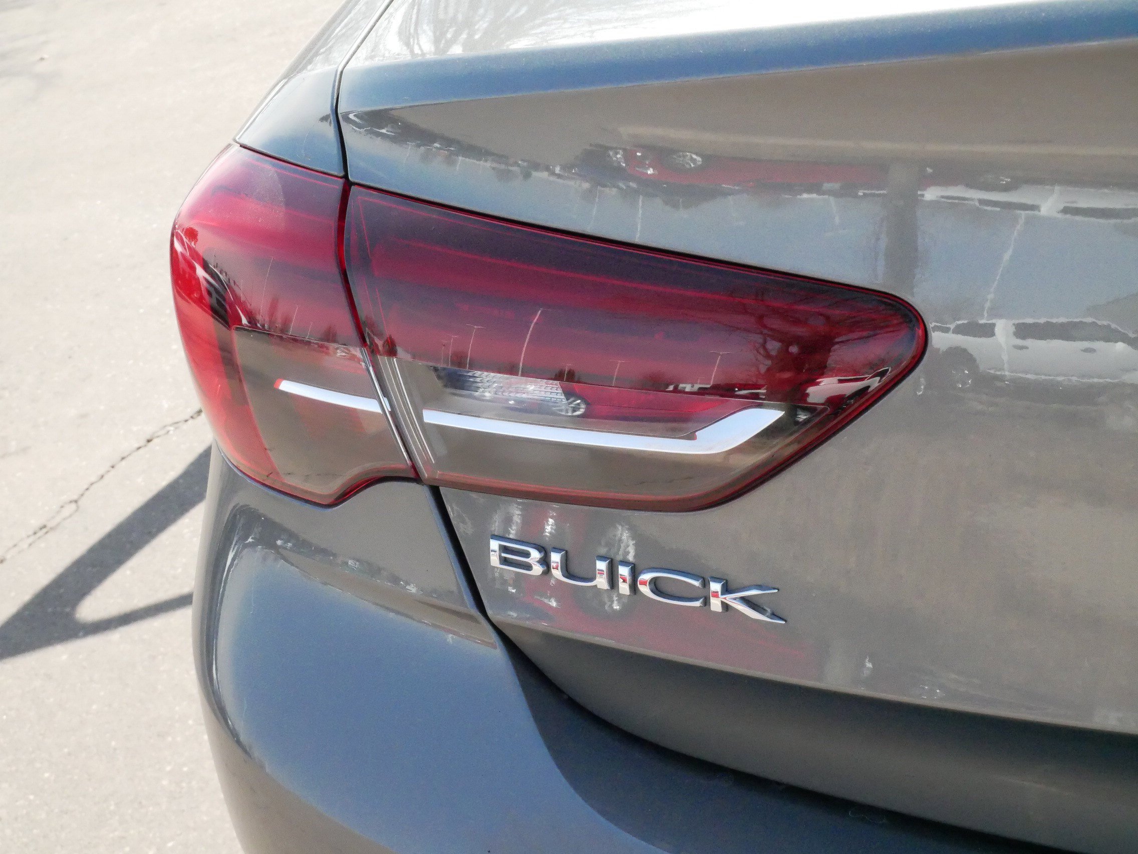 Used 2018 Buick Regal Essence w/ Driver Confidence Package #1 image 17