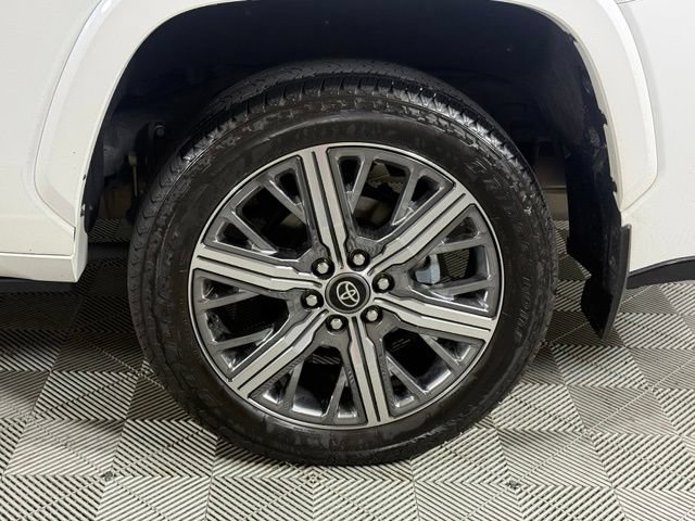Used 2025 Toyota Sequoia Capstone AWD/4WD image 11