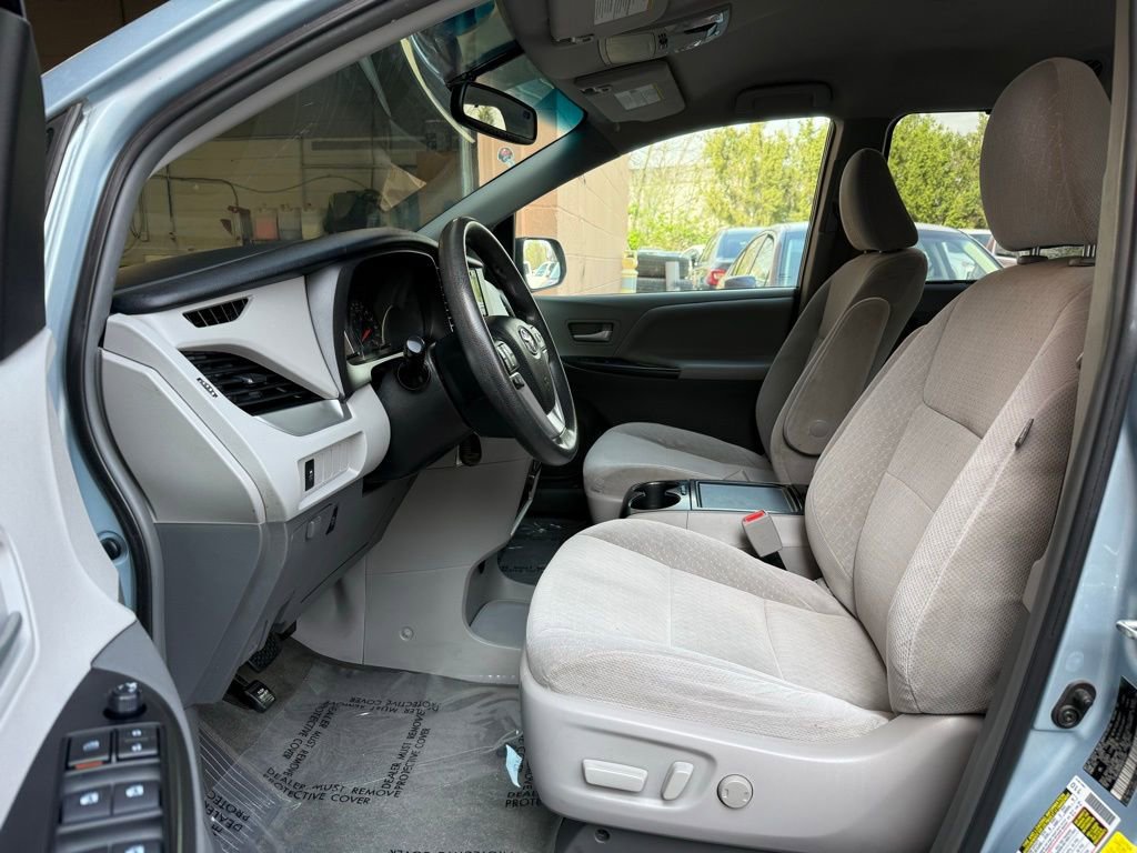 Used 2017 Toyota Sienna LE image 10