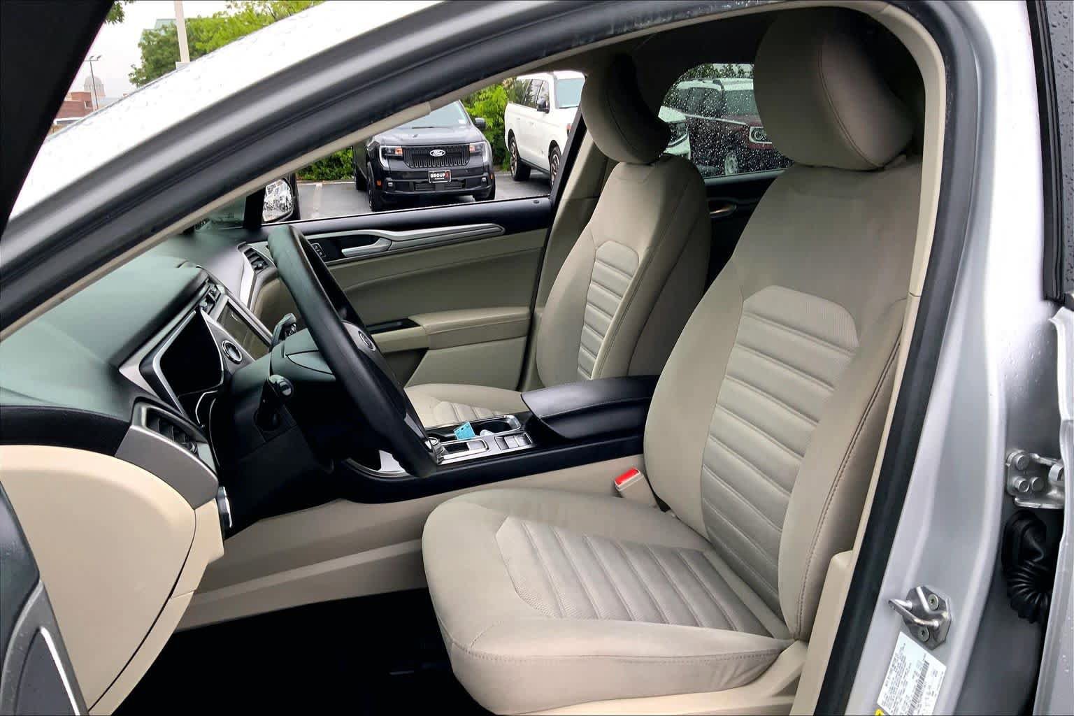 Used 2019 Ford Fusion SE image 8