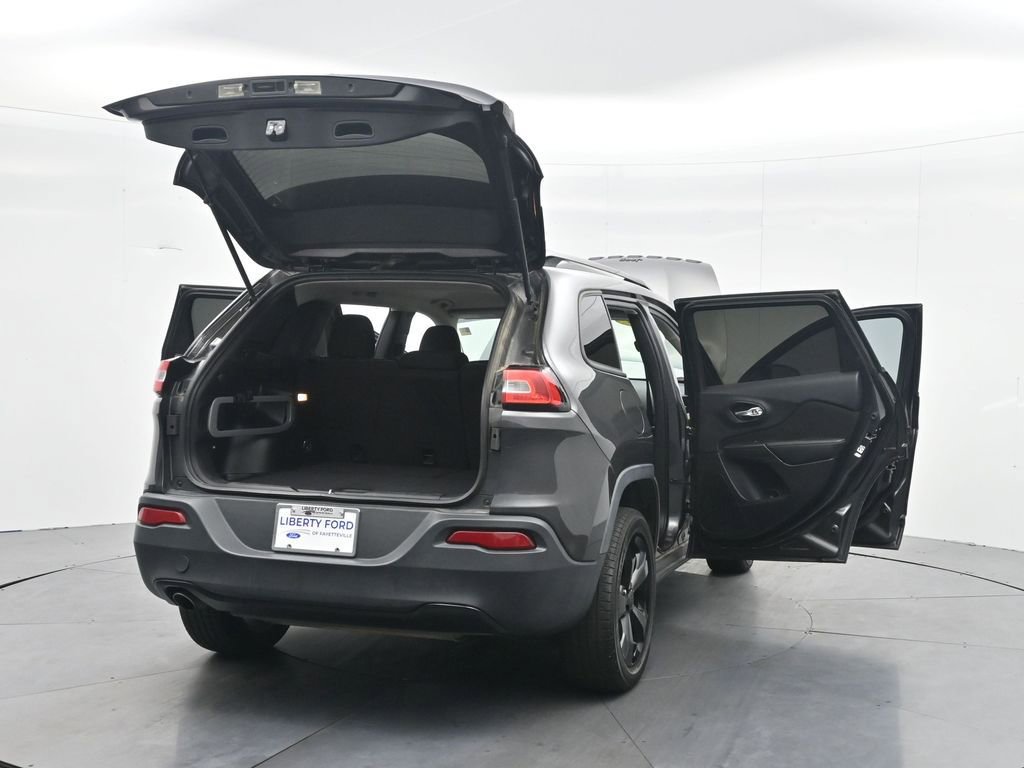 Used 2016 Jeep Cherokee Latitude FWD image 44