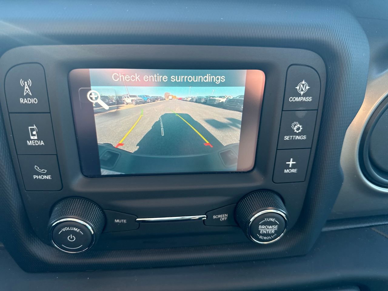 Used 2020 Jeep Gladiator Sport image 19