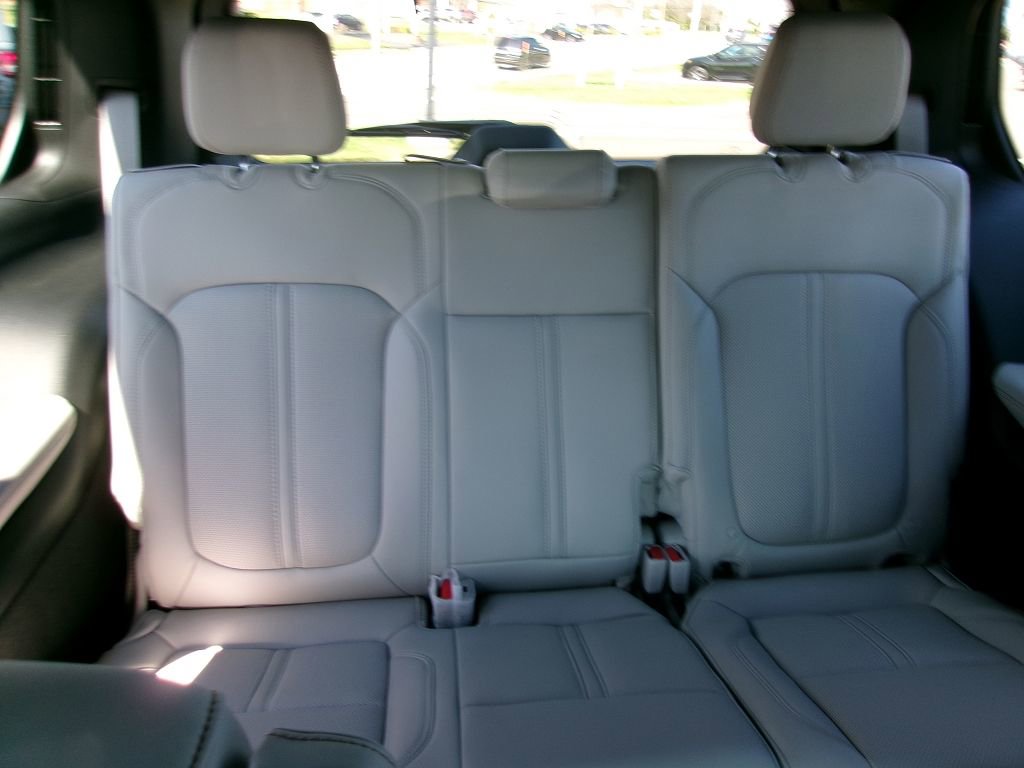 New 2026 Jeep Grand Wagoneer Summit w/ Premium Group III image 10