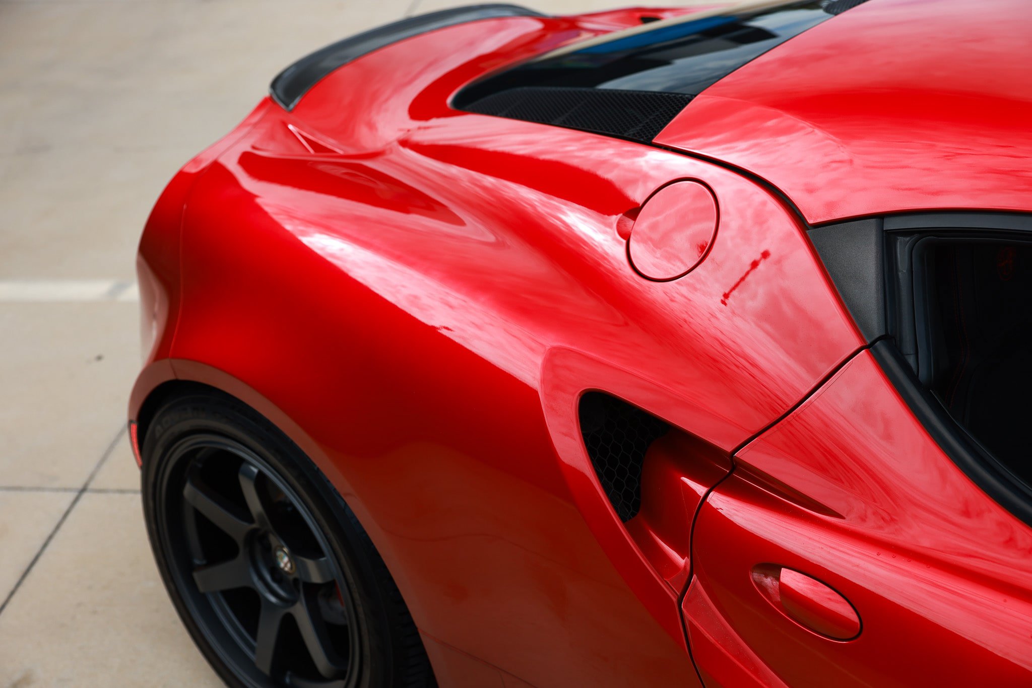 Used 2015 Alfa Romeo 4C Launch Edition w/ Convenience Group RWD image 43