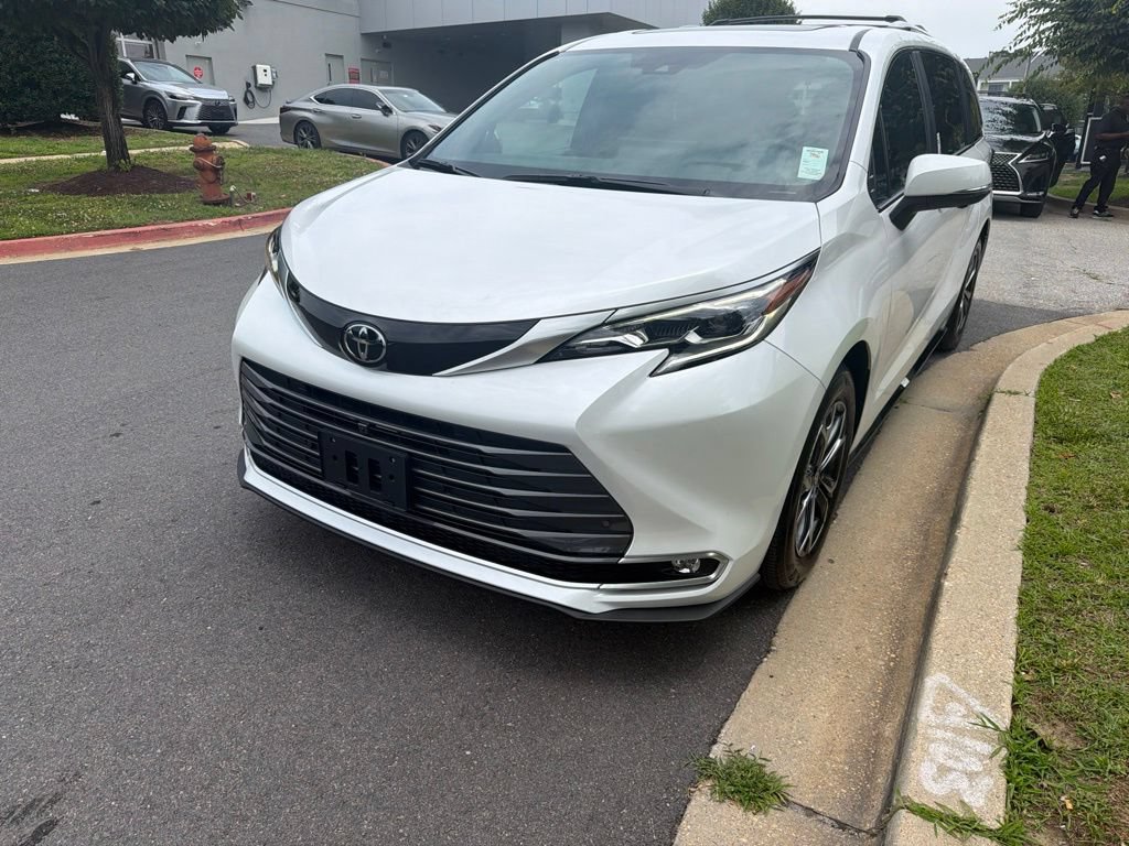 Used 2026 Toyota Sienna Platinum AWD/4WD image 2