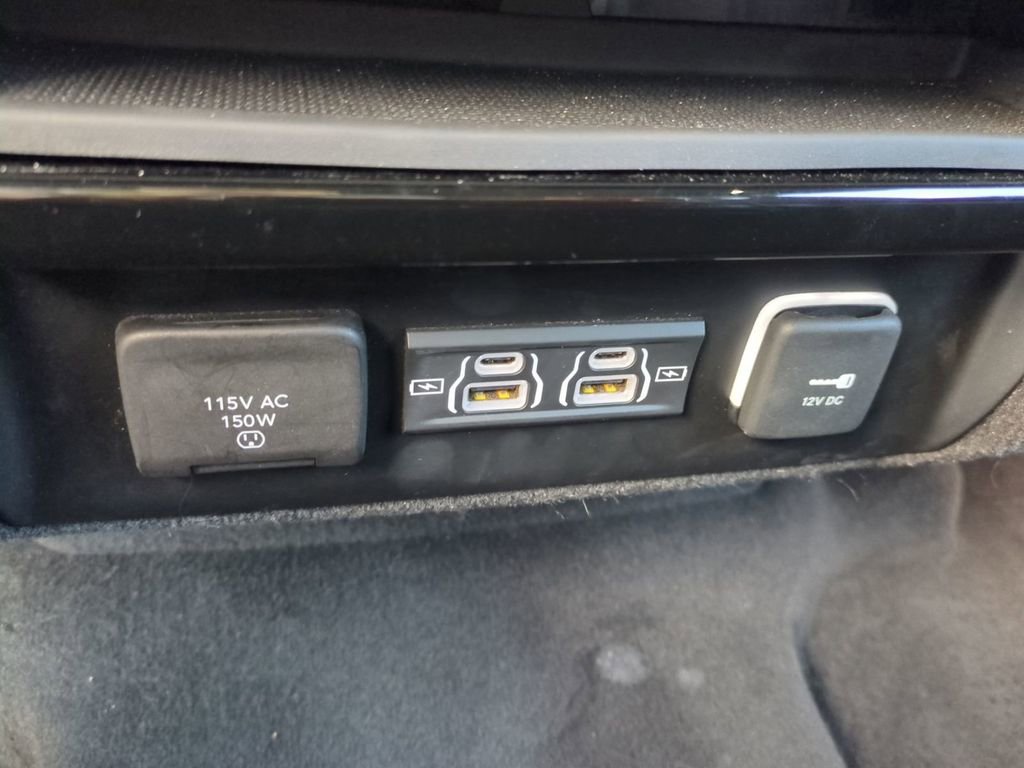 Used 2024 Jeep Wagoneer L Series III w/ Flexible Seating Group image 18