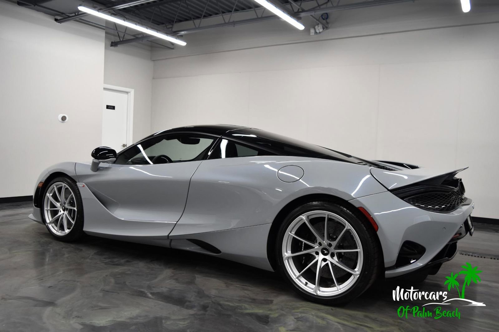 Used 2025 McLaren 750S image 9